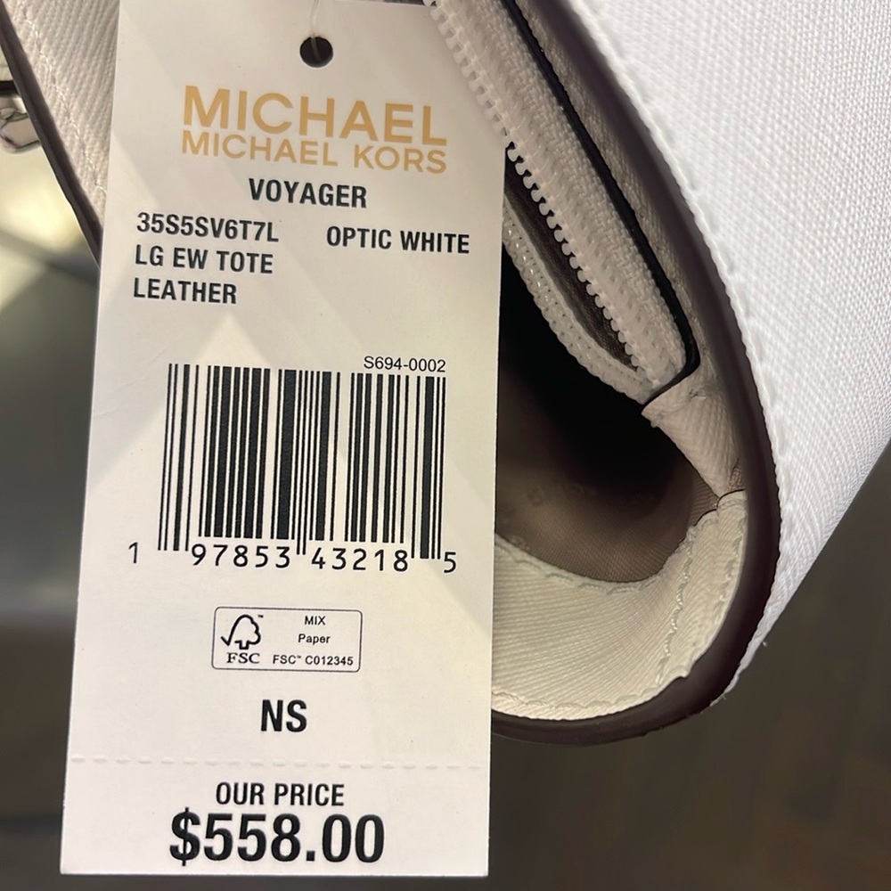 MICHAEL KORS Voyager Larg Saffiano Leather EW Tote Shoulder Bag
Optic White 
NWT - Picture 11 of 16
